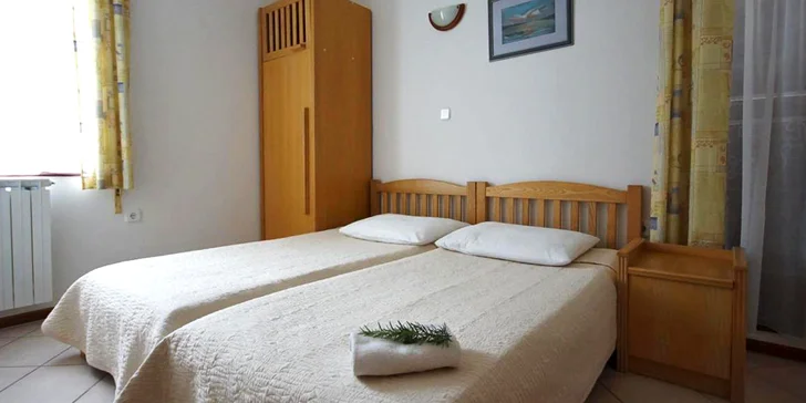 Dovolená na Istrii až pro 5 osob: pokoj či apartmán, bazén a 350 m na pláž