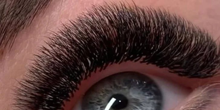 Okouzlující pohled: objemové řasy 3D až 8D nebo Lash lifting