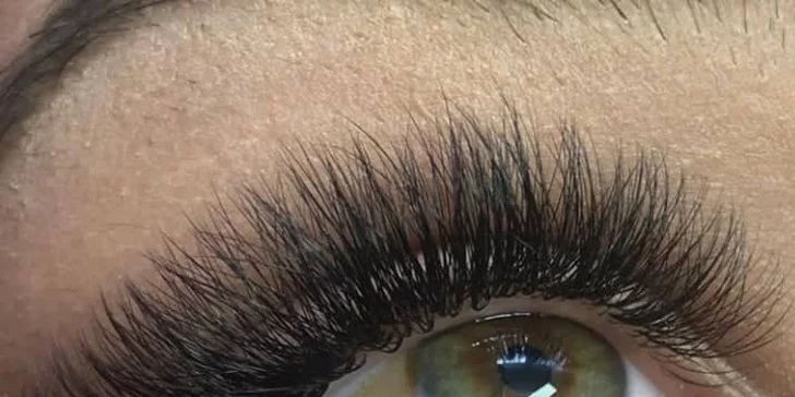 Okouzlující pohled: objemové řasy 3D až 8D nebo Lash lifting