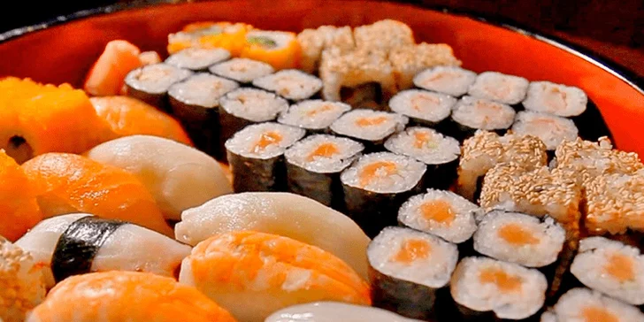 Neomezené hodování: 2 hodiny running sushi v Obchodním domě Prosek