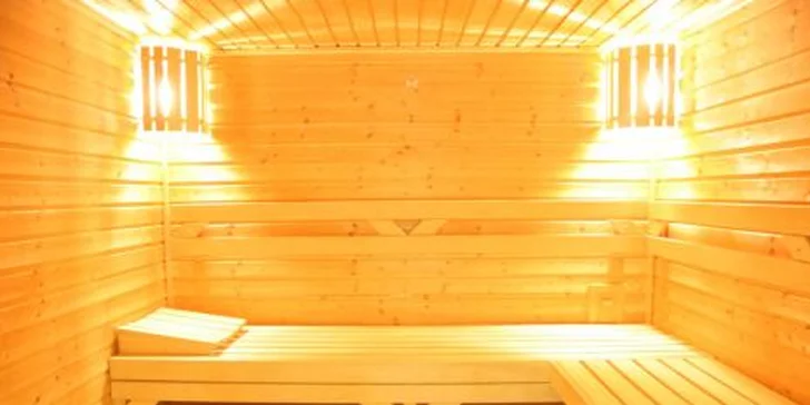 Sauna či vířivka na 1,5 hod s lahví sektu či vína
