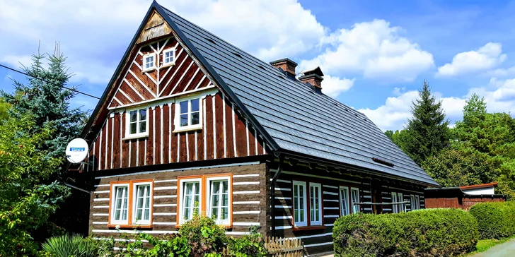 Pobyt v podhůří Krkonoš pro partu i rodinu: pronájem roubenky se saunou