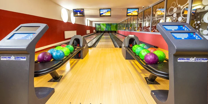 110 min. bowlingu a 1 nebo 2 kg gyros tortill s přílohami pro 4–8 osob