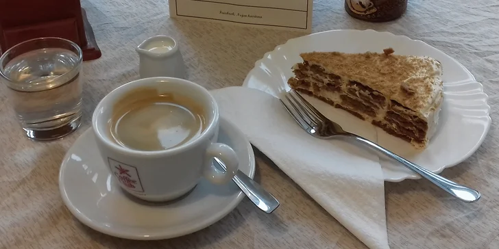 Ke kávě nebo jen tak: domácí falešný medovník
