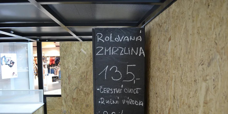 Rolovaná zmrzlina: ingredience podle vašeho výběru a příprava přímo před vámi