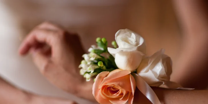 Floristické kurzy: Uvažte si kytici nebo vyrobte čelenku a náramek pod vedením floristy