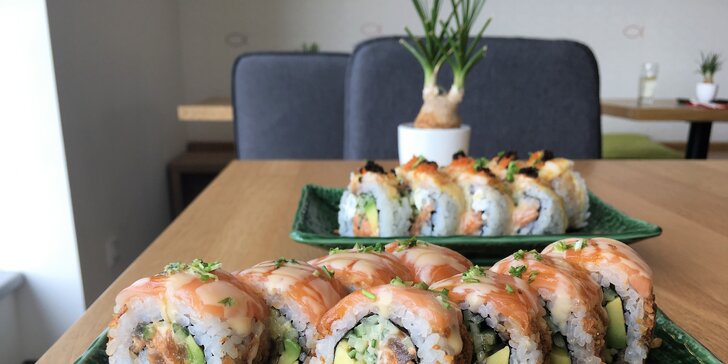 Japonská dobrota: 24, 32 nebo 40 ks sushi i s miso polévkami a saláty