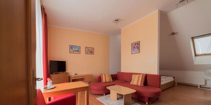 Až 7 dní na úpatí Malých Karpat včetně snídaně a lahve sektu