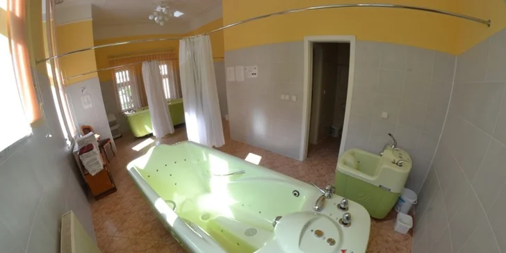 Pobyt v hotelu Eliška v Karlových Varech až pro 4 os.: polopenze a procedury