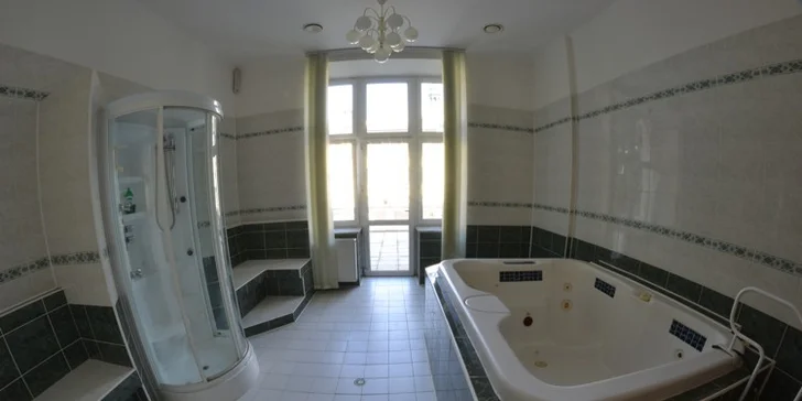 Pobyt v hotelu Eliška v Karlových Varech až pro 4 os.: polopenze a procedury