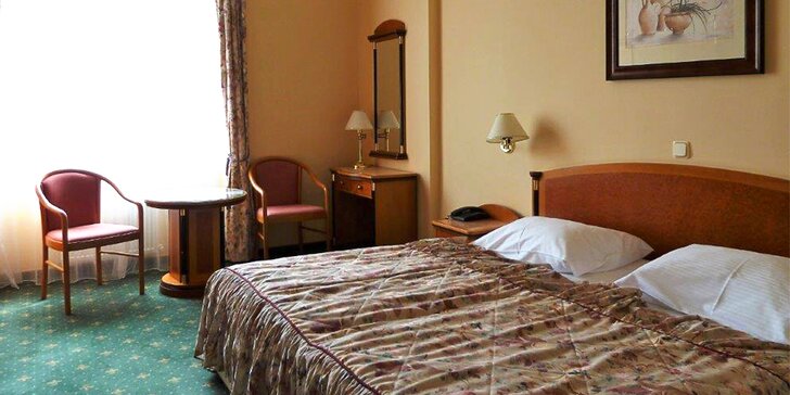 Pobyt v hotelu Eliška v Karlových Varech až pro 4 osoby: polopenze a procedury