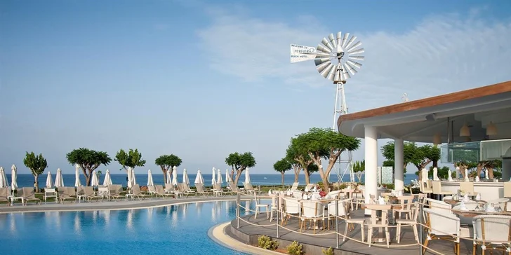 Letecky na krásný jižní Kypr: 10 nebo 11 nocí v hotelu u pláže a s all inclusive