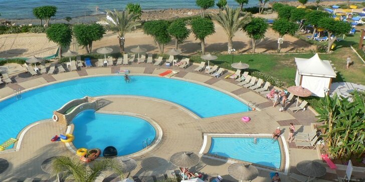Letecky na krásný jižní Kypr: 10 nebo 11 nocí v hotelu u pláže a s all inclusive