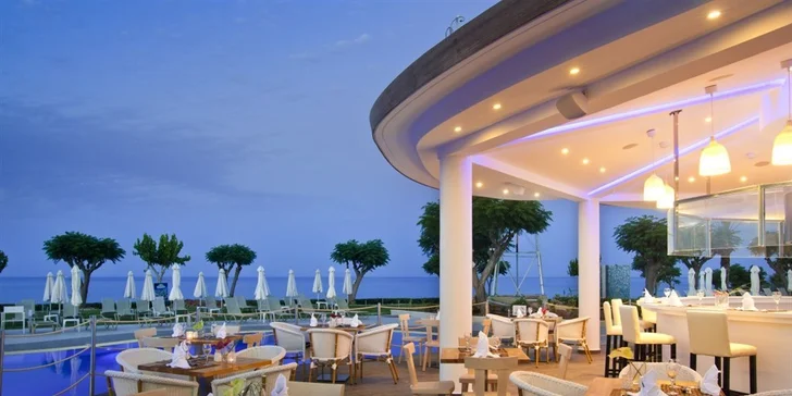 Letecky na krásný jižní Kypr: 10 nebo 11 nocí v hotelu u pláže a s all inclusive