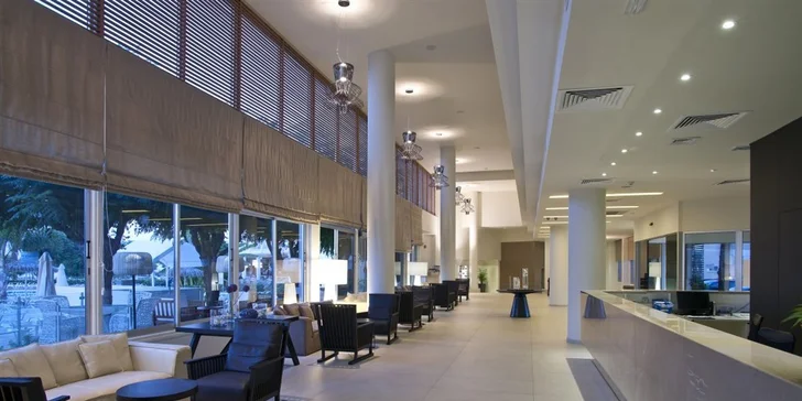 Letecky na krásný jižní Kypr: 10 nebo 11 nocí v hotelu u pláže a s all inclusive
