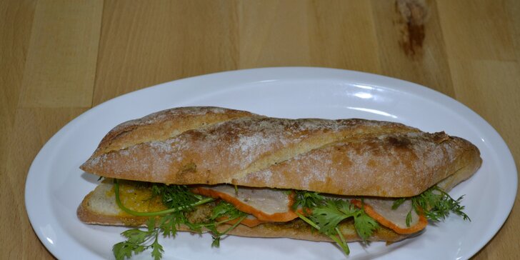 Bageta bánh mì pro 1 nebo pro 2: vepřové maso, paštika, koriandr, chilli