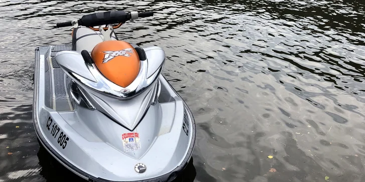 Až hodina jízdy na hbitém vodním skútru Sea Doo RXP 255 pro 1 osobu