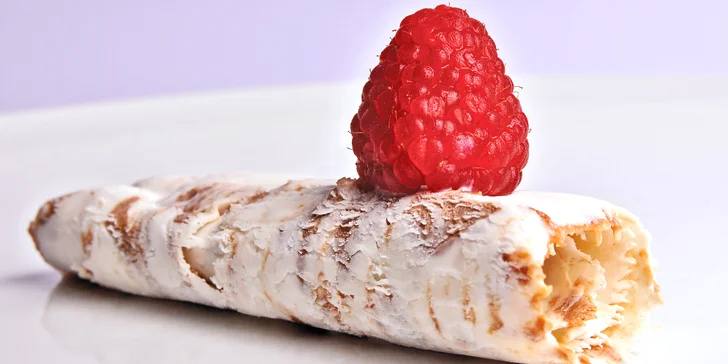 Rolovaná zmrzlina: ingredience podle vašeho výběru a příprava přímo před vámi