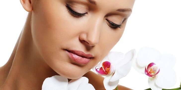 Celková kosmetika spolu s hloubkovým čištěním ultrazvukovou špachtlí a 50% slevou na vizážistické služby