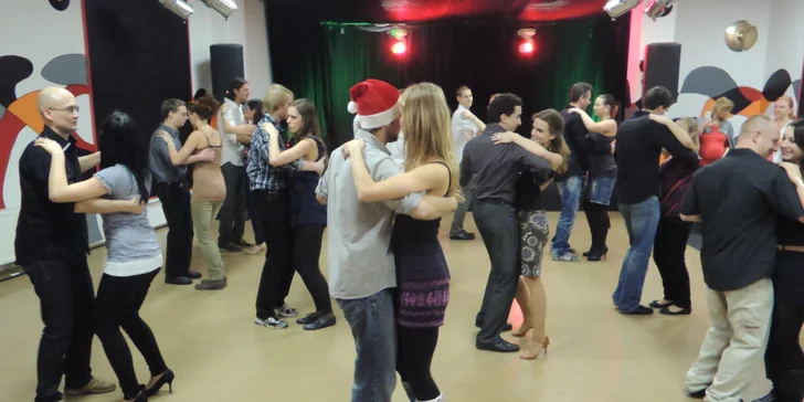Lekce tance pro začátečníky: salsa, bachata nebo zouk pro 1–3 páry