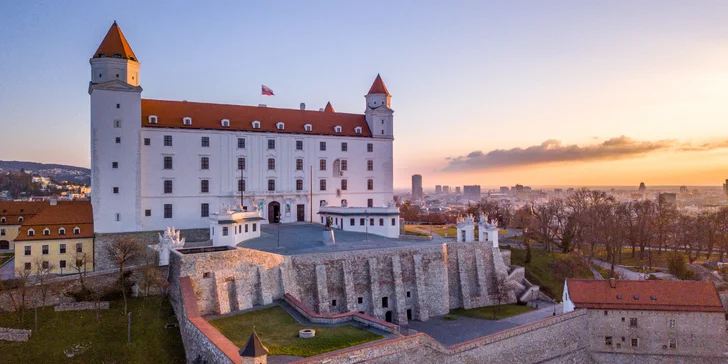 Ubytování v moderním kapslovém hostelu v centru Bratislavy se snídaní pro 1 až 3 osoby