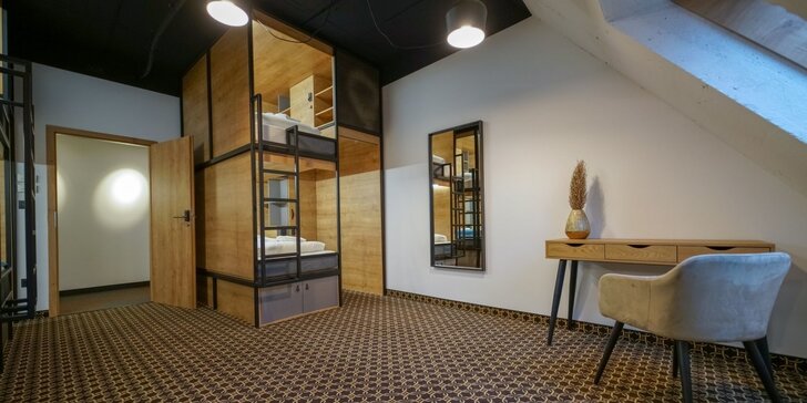 Ubytování v moderním kapslovém hostelu v centru Bratislavy se snídaní pro 1 až 3 osoby