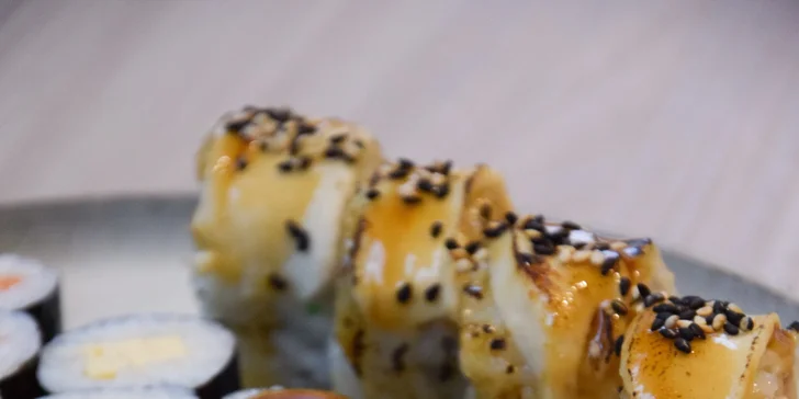 Na sushi do pasáže Alfa: 26 kousků s lososem, krabím krémem i avokádem