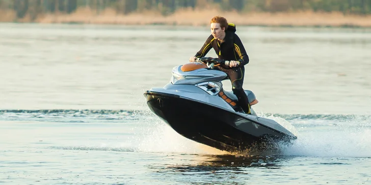 Až hodina jízdy na hbitém vodním skútru Sea Doo RXP 255 pro 1 osobu