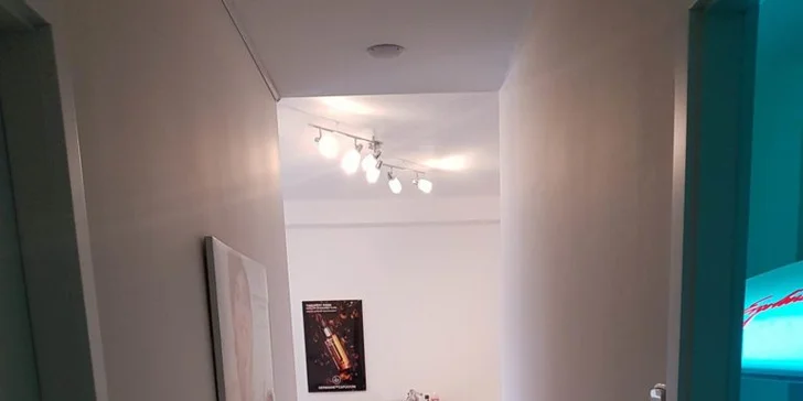 Krásná hned po probuzení: Permanentní makeup obočí metodou shading ombre