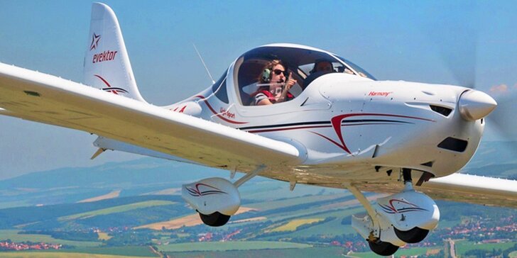 Staňte se na chvíli pilotem: až 60 min. řízení sportovního letounu