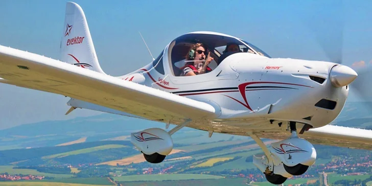 Staňte se na chvíli pilotem: až 40 min. řízení sportovního letounu