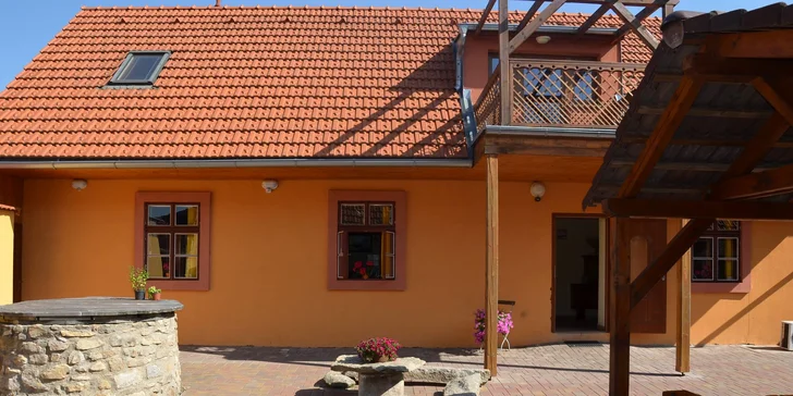 Dovolená v jižních Čechách pro páry i rodiny: vybavené apartmány, sauna a bazén