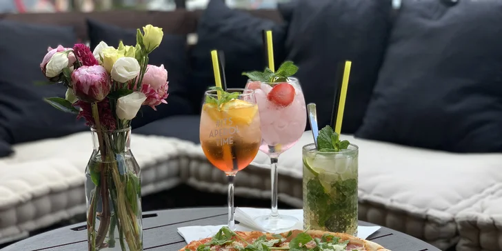 Jedna nebo dvě pizzy podle výběru z devatenácti druhů a řemeslné pivo