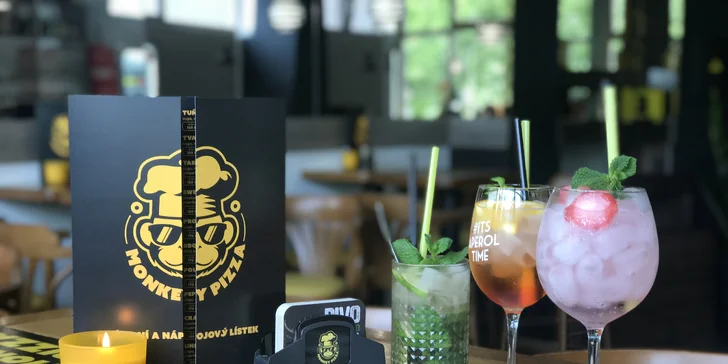 Jedna nebo dvě pizzy podle výběru z devatenácti druhů a řemeslné pivo
