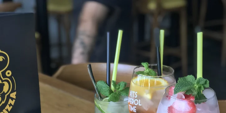 Jedna nebo dvě pizzy podle výběru z devatenácti druhů a řemeslné pivo
