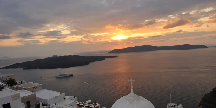 Romantické Řecko: ostrov Santorini letecky, hotel jen 300 m od pláže