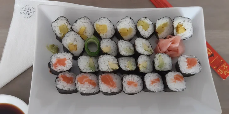 Sushi sety dle výběru: až 32 kousků, varianta i pro vegetariány