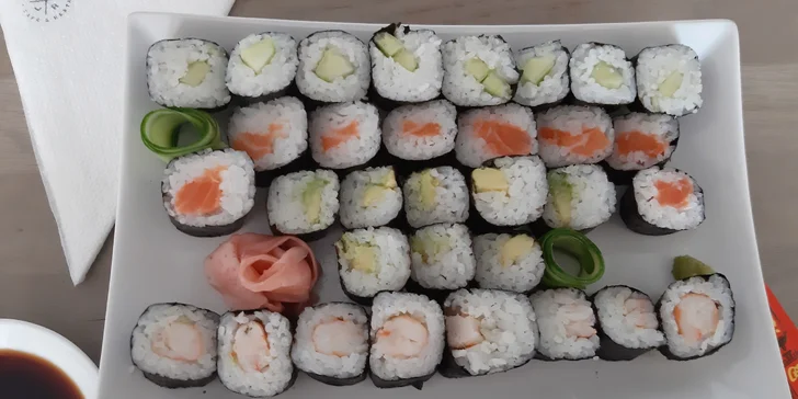 Sushi sety dle výběru: až 32 kousků, varianta i pro vegetariány