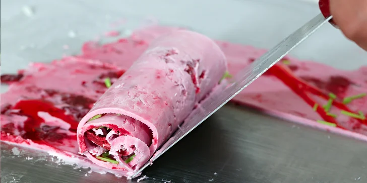 Mňam, to si pochutnáte: rolovaná zmrzlina, milkshake i palačinka dle výběru