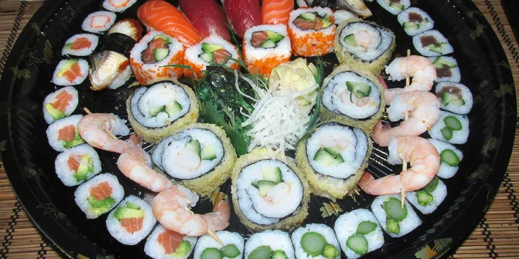 31 nebo 54 kousků sushi: s krevetami, lososem, úhořem, chřestem i tuňákem