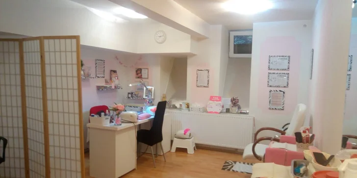 Péče o nehty: wellness mokrá pedikúra i s lakováním pro dokonalé nohy