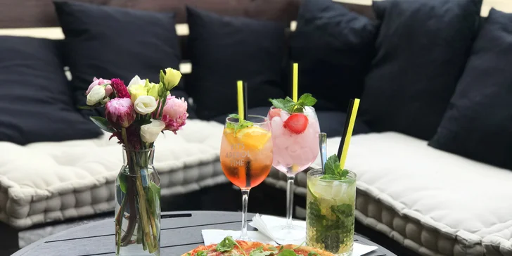Jedna nebo dvě pizzy podle výběru z devatenácti druhů a řemeslné pivo