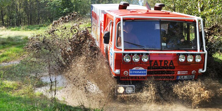 219 Kč za projížďku v Tatra Dakar T 815. Burácející adrenalinová jízda na osmi kolech a parádní zážitek pro každého chlapa se slevou 72 %.