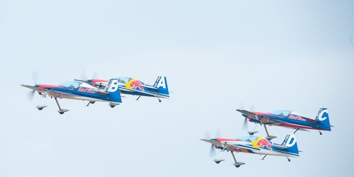 Celodenní vstupenka na tradiční leteckou show v Hradci Králové