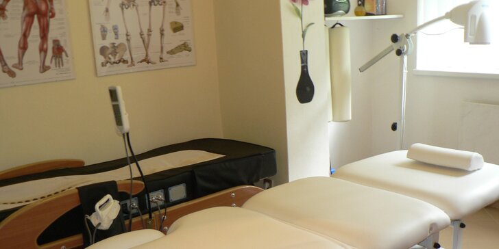 Pryč s bolestí: relaxační masáž zad či nohou nebo čínská masáž Tuina