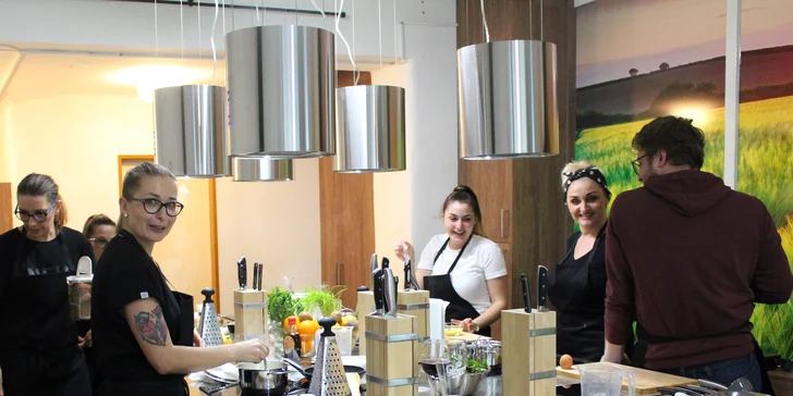 Kurzy vaření dle výběru s Monou z Masterchefa: steaky, burgery i Low Carb