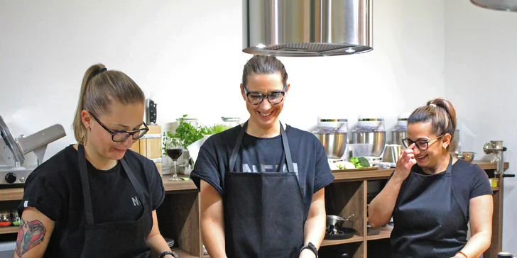 Kurzy vaření dle výběru s Monou z Masterchefa: steaky, burgery i Low Carb