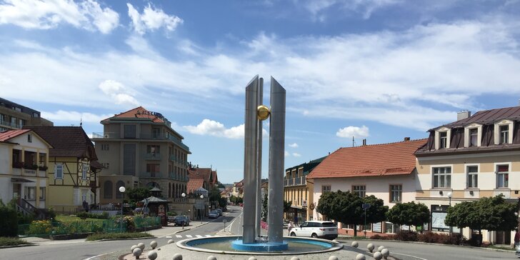Lázeňský pobyt na kolonádě v Luhačovicích: relax s polopenzí a procedurami