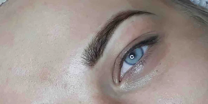 Permanentní make-up obočí nebo očních linek dle výběru