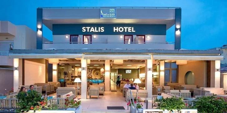 Hotel se skládá z hlavní budovy a několika přilehlých částí, které obklopují centrální terasu s bazénem. 